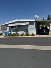 1500 W Villa # 32, Clovis, CA 93612