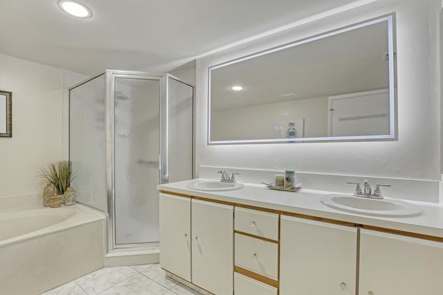 105 Half Moon Circle F1, Hypoluxo, FL 33462