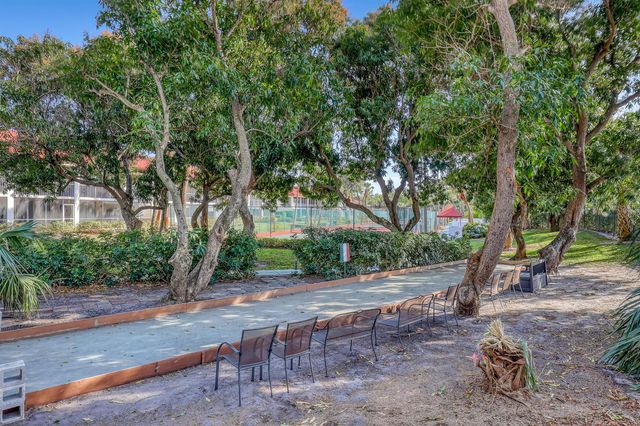 105 Half Moon Circle F1, Hypoluxo, FL 33462