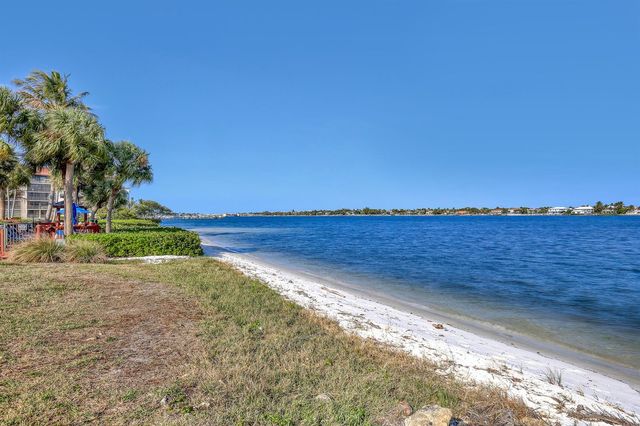 105 Half Moon Circle F1, Hypoluxo, FL 33462
