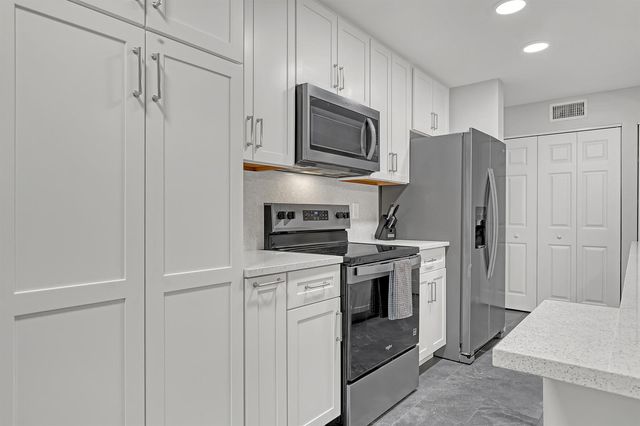 105 Half Moon Circle F1, Hypoluxo, FL 33462