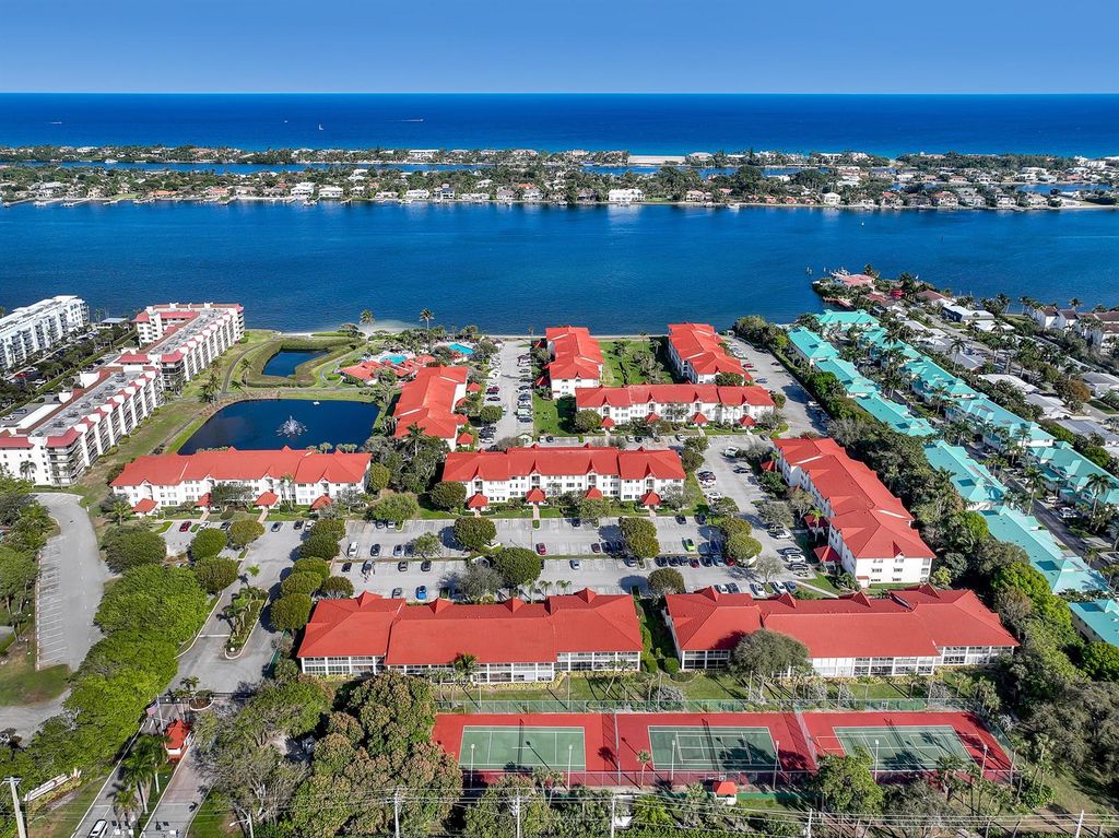 105 Half Moon Circle F1, Hypoluxo, FL 33462