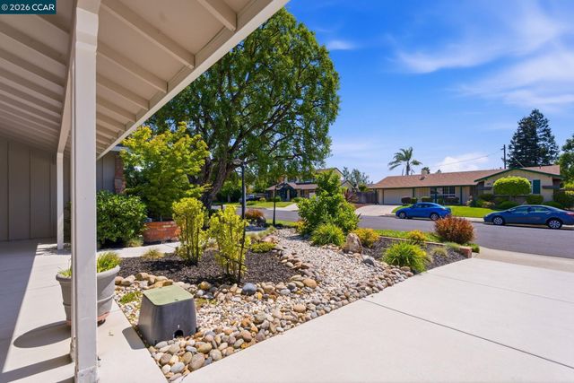 5181 Greenmeadow Dr, Concord, CA 94521