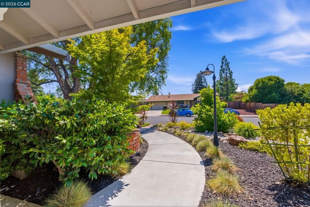 5181 Greenmeadow Dr, Concord, CA 94521