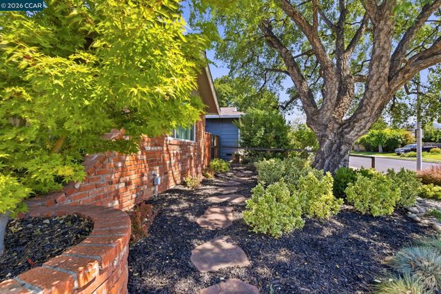 5181 Greenmeadow Dr, Concord, CA 94521