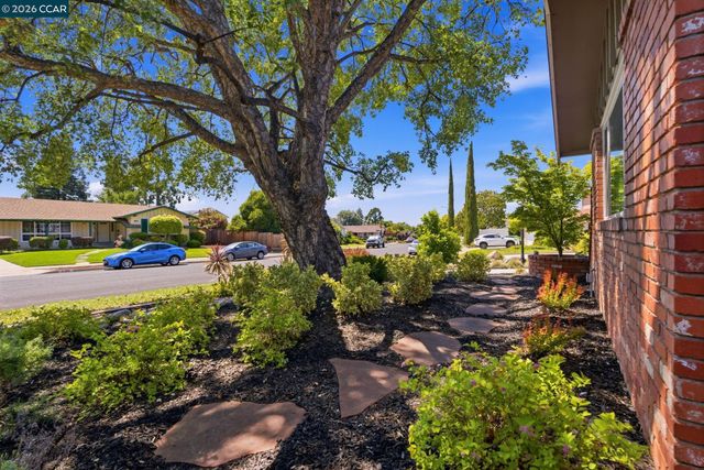 5181 Greenmeadow Dr, Concord, CA 94521