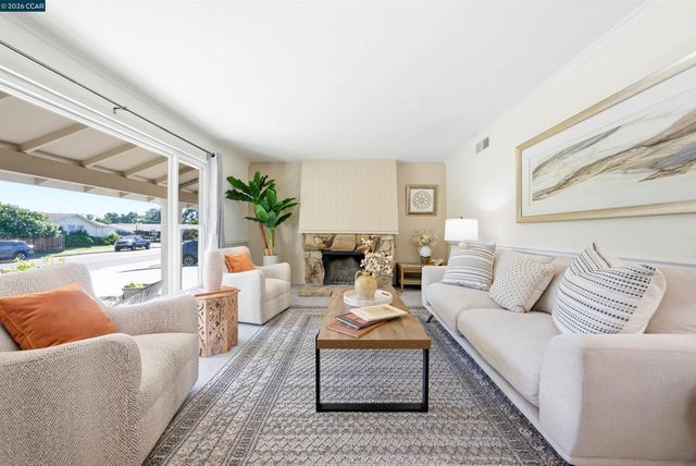 5181 Greenmeadow Dr, Concord, CA 94521