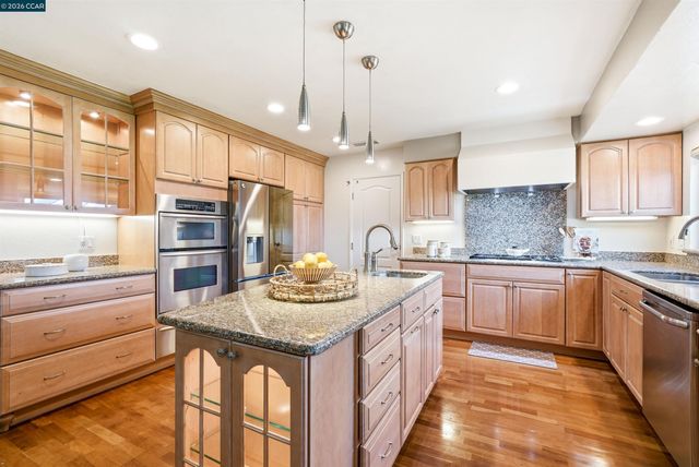5181 Greenmeadow Dr, Concord, CA 94521