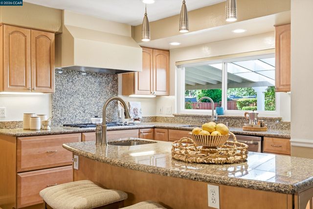 5181 Greenmeadow Dr, Concord, CA 94521