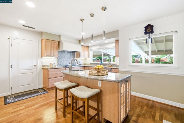 5181 Greenmeadow Dr, Concord, CA 94521
