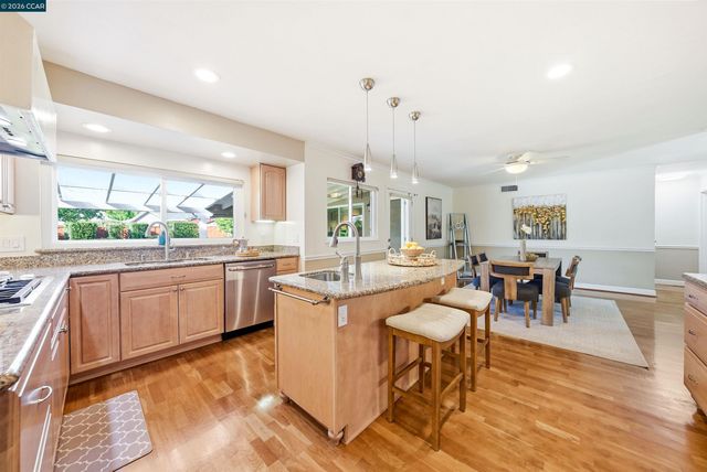 5181 Greenmeadow Dr, Concord, CA 94521