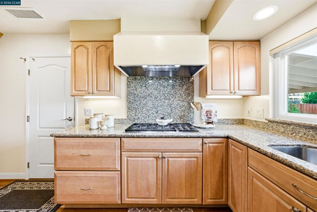 5181 Greenmeadow Dr, Concord, CA 94521