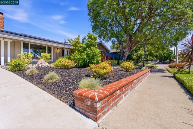 5181 Greenmeadow Dr, Concord, CA 94521
