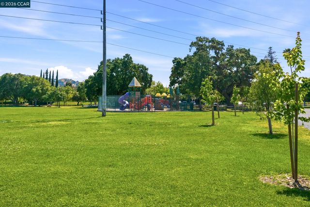 5181 Greenmeadow Dr, Concord, CA 94521