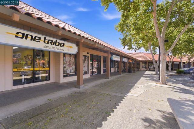5181 Greenmeadow Dr, Concord, CA 94521