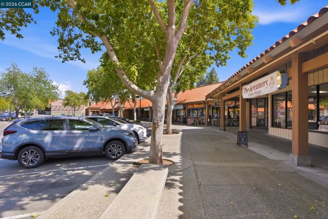 5181 Greenmeadow Dr, Concord, CA 94521