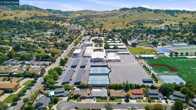 5181 Greenmeadow Dr, Concord, CA 94521