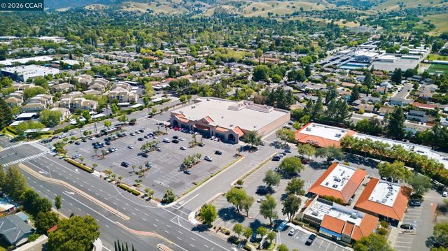 5181 Greenmeadow Dr, Concord, CA 94521