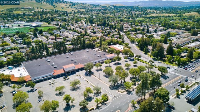 5181 Greenmeadow Dr, Concord, CA 94521