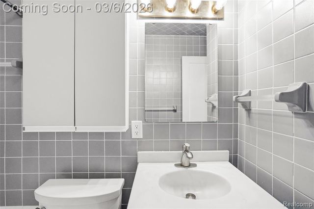 2052 Byrd Street, Dearborn, MI 48124