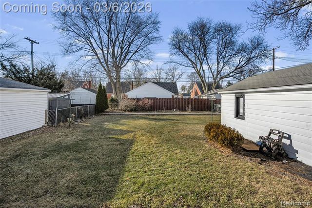 2052 Byrd Street, Dearborn, MI 48124