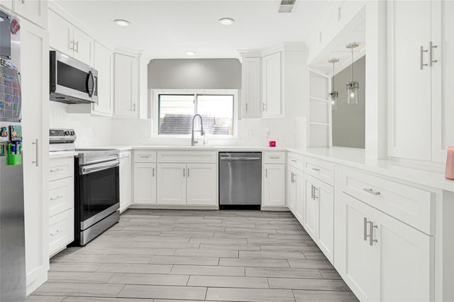 2031 Aspen Glade Drive, Houston, TX 77339