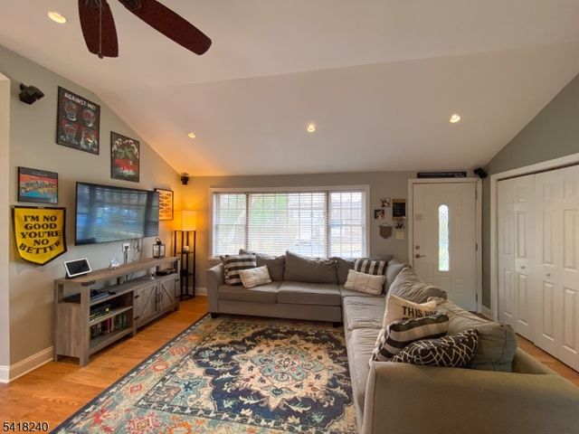 28 Woodside Dr, West Milford Twp., NJ 07480