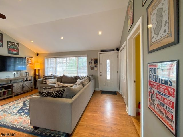 28 Woodside Dr, West Milford Twp., NJ 07480