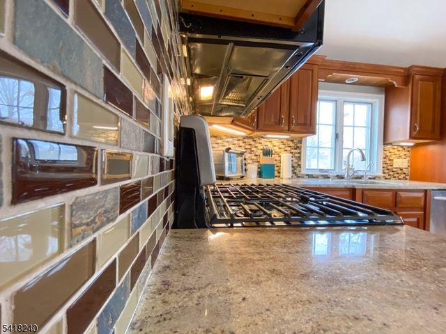 28 Woodside Dr, West Milford Twp., NJ 07480