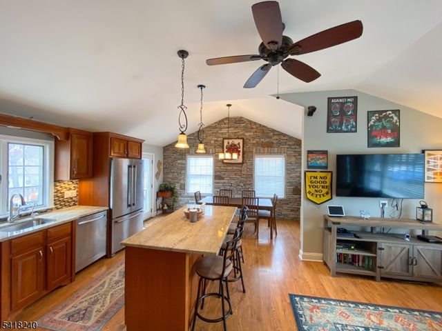 28 Woodside Dr, West Milford Twp., NJ 07480