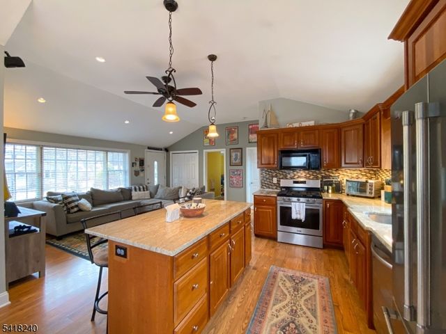 28 Woodside Dr, West Milford Twp., NJ 07480