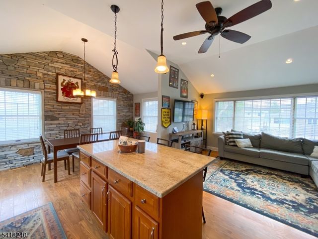 28 Woodside Dr, West Milford Twp., NJ 07480