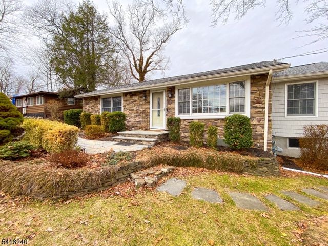 28 Woodside Dr, West Milford Twp., NJ 07480