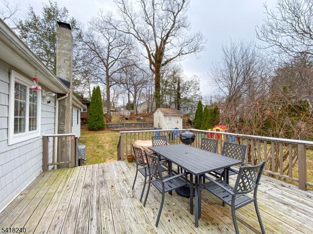 28 Woodside Dr, West Milford Twp., NJ 07480