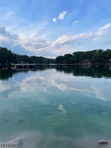 28 Woodside Dr, West Milford Twp., NJ 07480