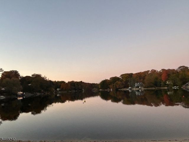 28 Woodside Dr, West Milford Twp., NJ 07480