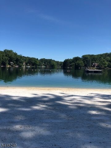 28 Woodside Dr, West Milford Twp., NJ 07480