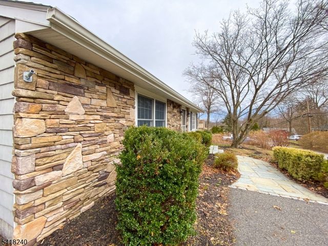 28 Woodside Dr, West Milford Twp., NJ 07480