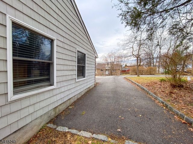 28 Woodside Dr, West Milford Twp., NJ 07480