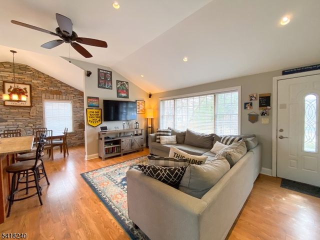 28 Woodside Dr, West Milford Twp., NJ 07480