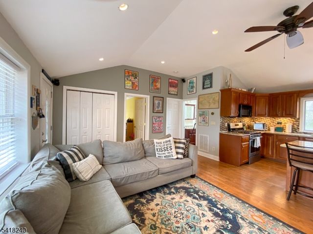 28 Woodside Dr, West Milford Twp., NJ 07480