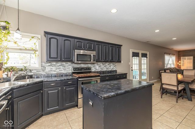 17031 Flinchum Way E, Noblesville, IN 46062