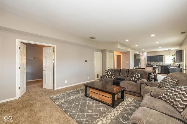 17031 Flinchum Way E, Noblesville, IN 46062