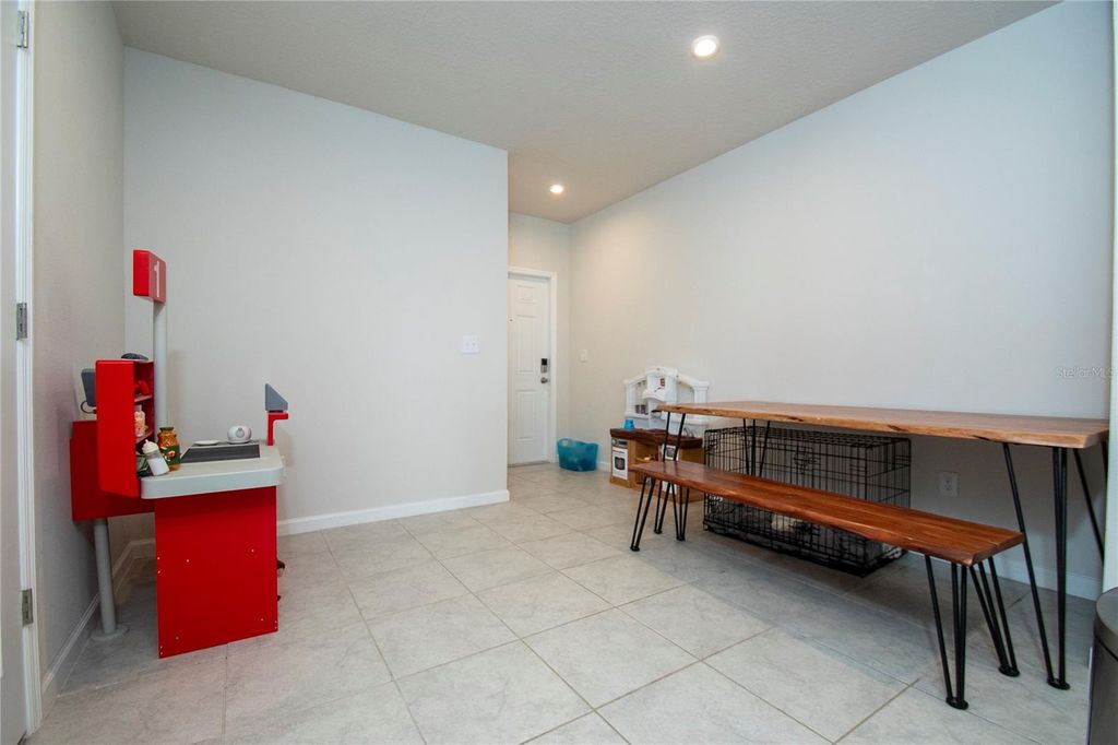 Image 6 of property listing at 4660 OLD BLUSH STREET, Bradenton, FL 34211