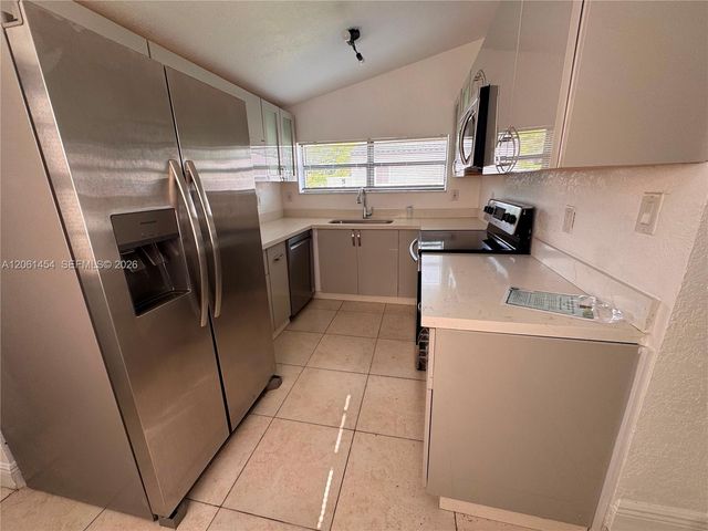 124 NW 89th St 124, El Portal, FL 33150