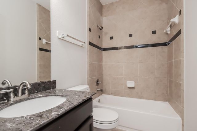 511 Topsail Way, Crosby, TX 77532