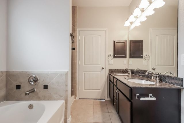 511 Topsail Way, Crosby, TX 77532