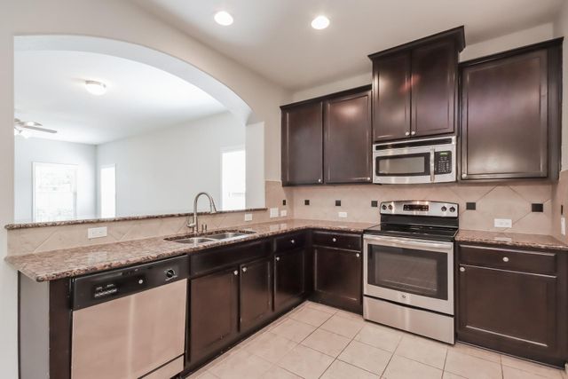 511 Topsail Way, Crosby, TX 77532