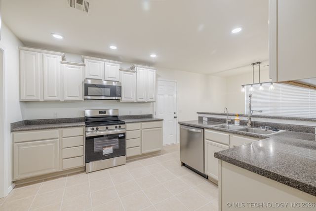 618 S Seminole Street, Skiatook, OK 74070