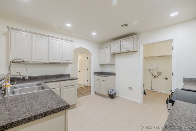 618 S Seminole Street, Skiatook, OK 74070